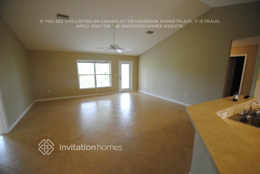 Building Photo - 827 SW 16th Terrace