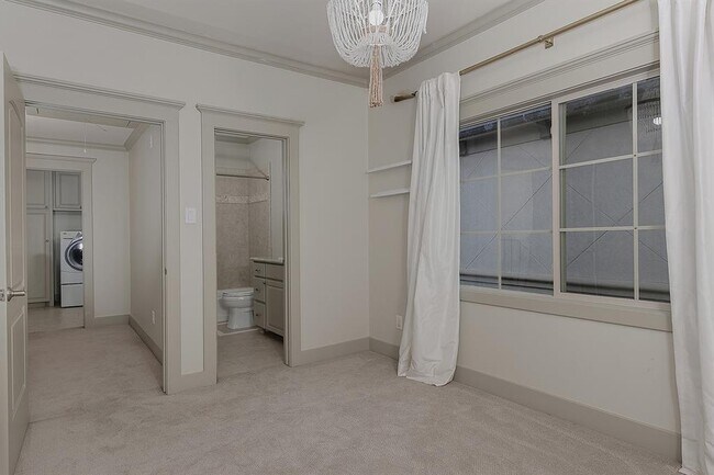 Building Photo - 514 Cortlandt St
