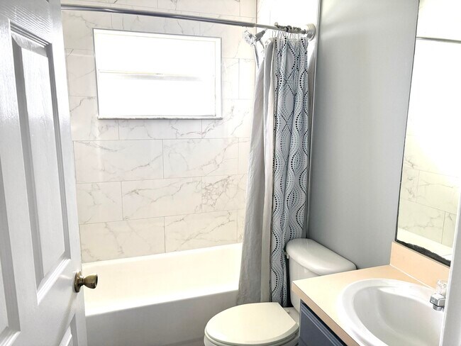 Building Photo - 2872 SW Fluvia St