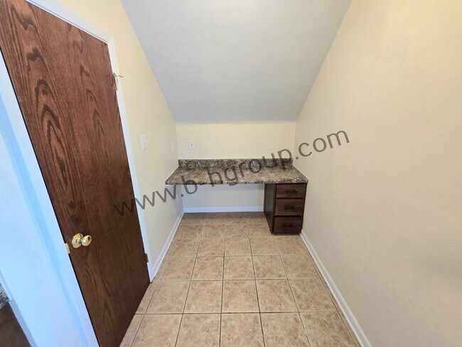 Building Photo - 609 45th St