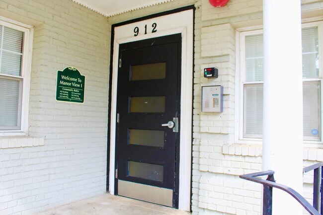 Building Photo - 912 Barnaby St SE