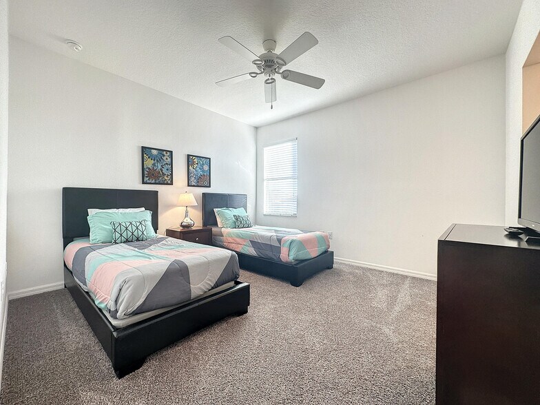 Building Photo - 2613 Rosemont Cir