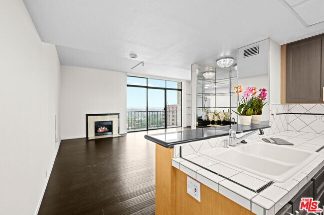 Building Photo - 10535 Wilshire Blvd