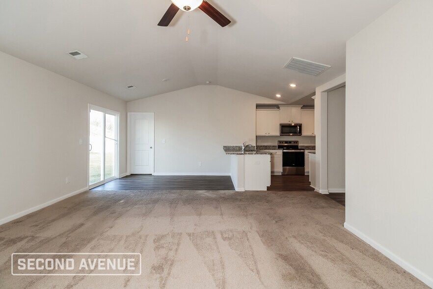 Building Photo - 411 Misty Knl Dr