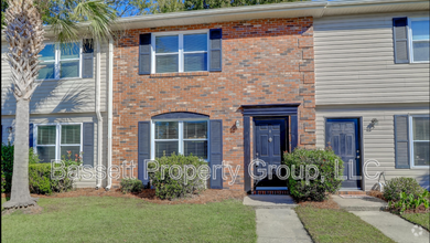 Building Photo - 415 Parkdale Dr