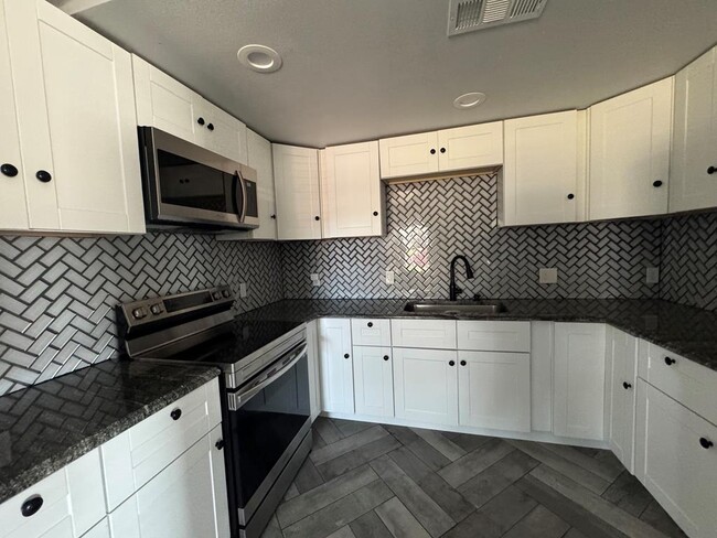 Building Photo - 2700 Cumberland Rd