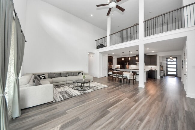 Building Photo - 10018 Knollwood Ln