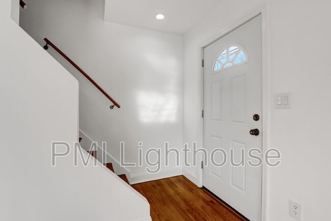 Building Photo - 25 Thorney Ave