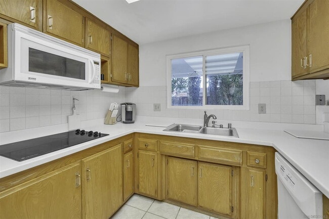 Building Photo - FULLY FURNISHED Mid-Century Modern 3 Bed R...