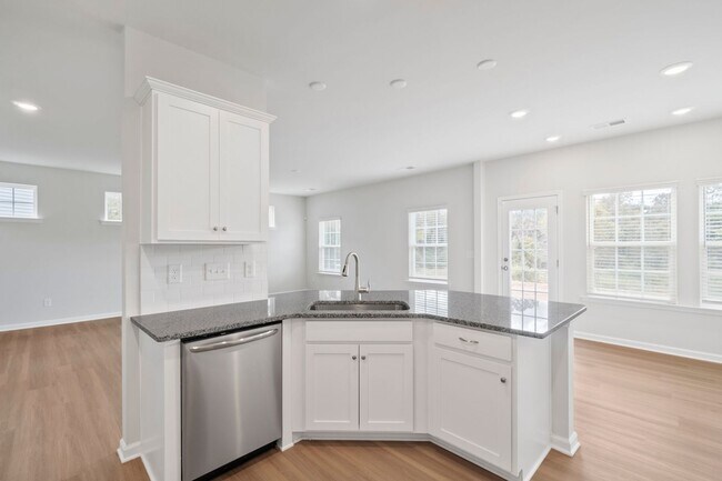 Building Photo - Almost Brand New Home 4 Bedroom with 2.5 b...
