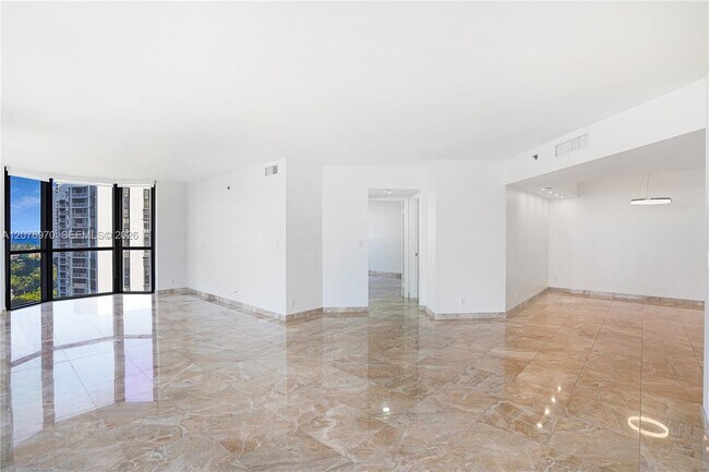 Building Photo - 3600 Yacht Club Dr