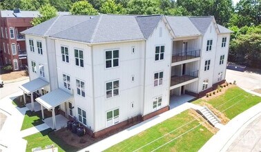 Building Photo - 240 Martha Dr