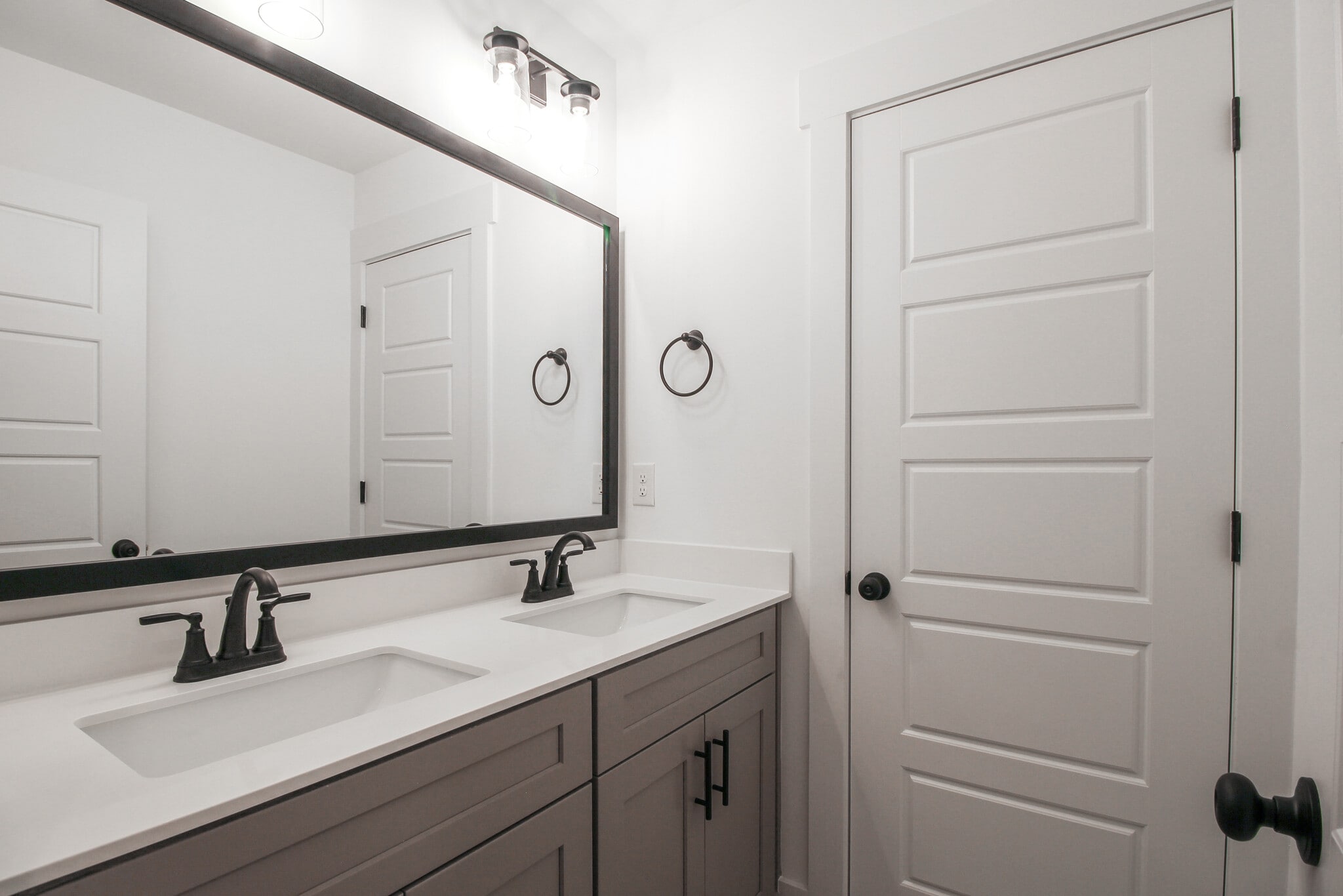 Building Photo - 2036 Warbler Dr