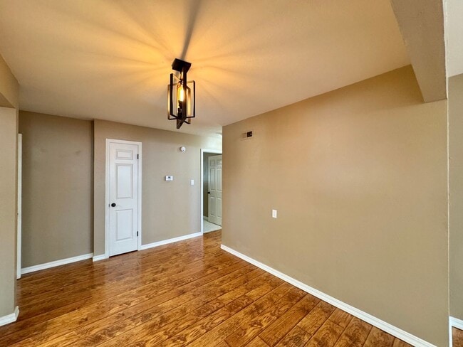 Building Photo - Classic Napa Bel Aire Home 4 Bedrooms, 2 B...
