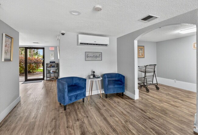 Building Photo - 2255 Lindell Blvd