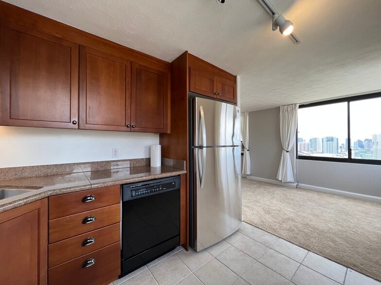 Building Photo - 343 Hobron Ln