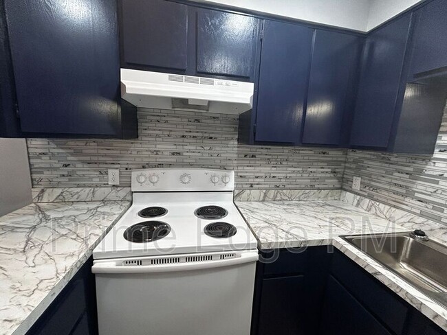 Building Photo - 1741 Ridgehaven Ct