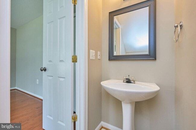 Building Photo - 4100 Fountainside Ln