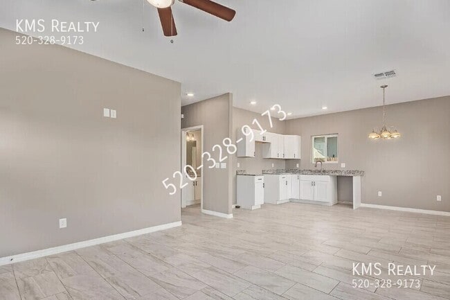 Building Photo - 1304 S 5th Ave