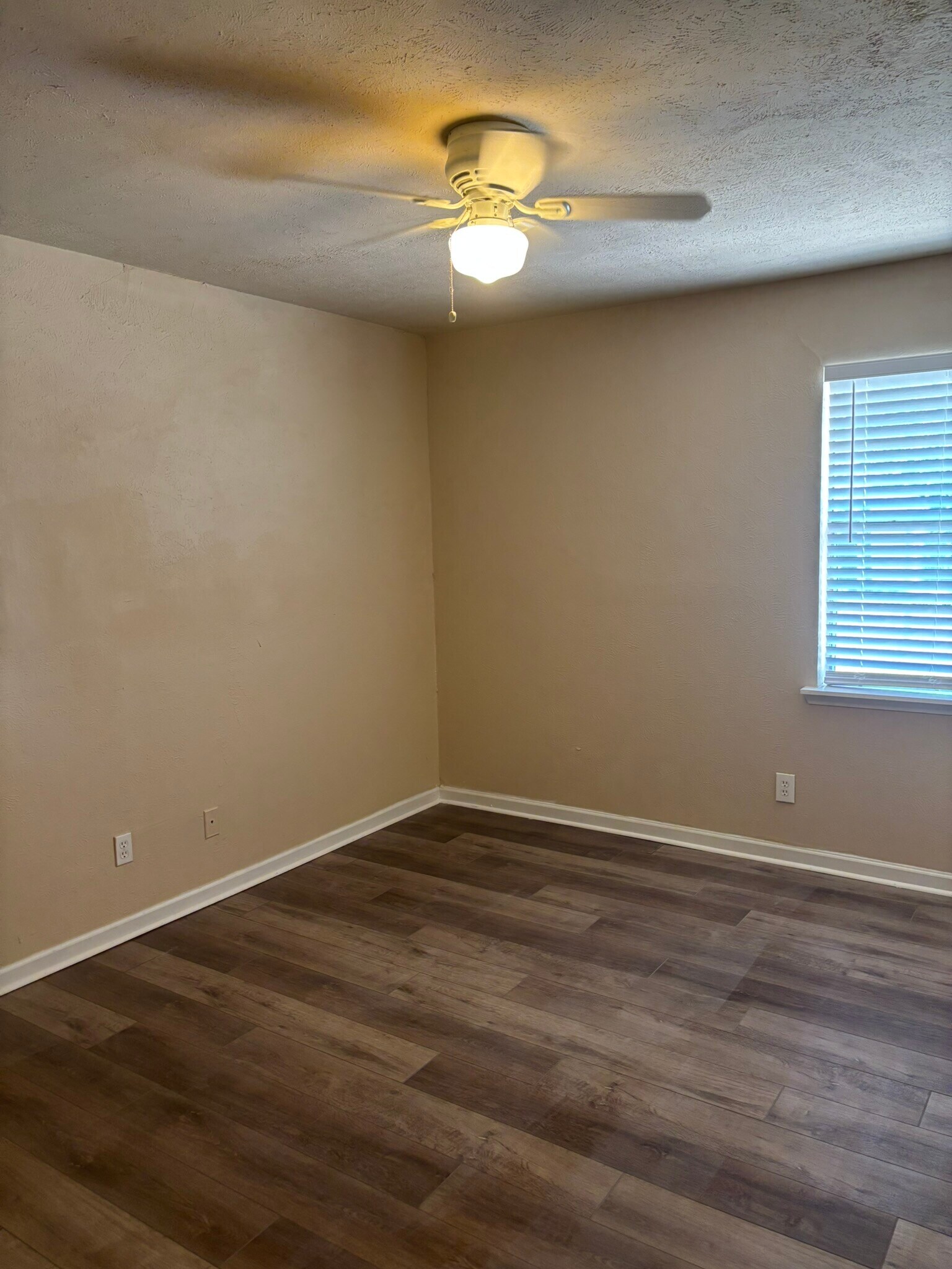Building Photo - 474 Sweetbriar Dr