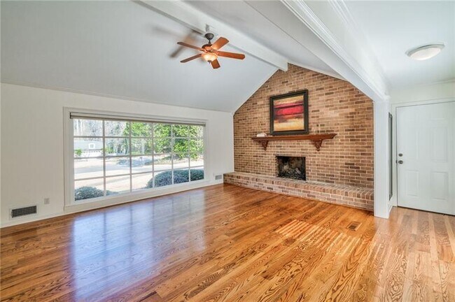 Building Photo - 4010 Mansion Dr