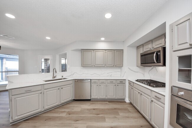 Building Photo - 1114 N Nottingham