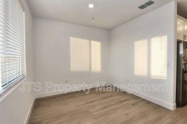 Building Photo - 4364 Greenshank Cir