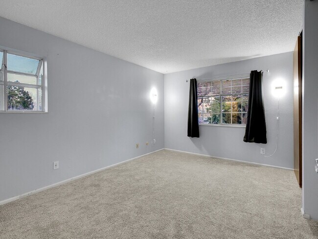 Building Photo - $1,545.95, 2-bed, 2-bath located in Denver with $500 OFF FIRST MONTH'S RENT!