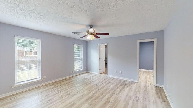 Building Photo - Lovely 3/2 in the Heart of Millbrook