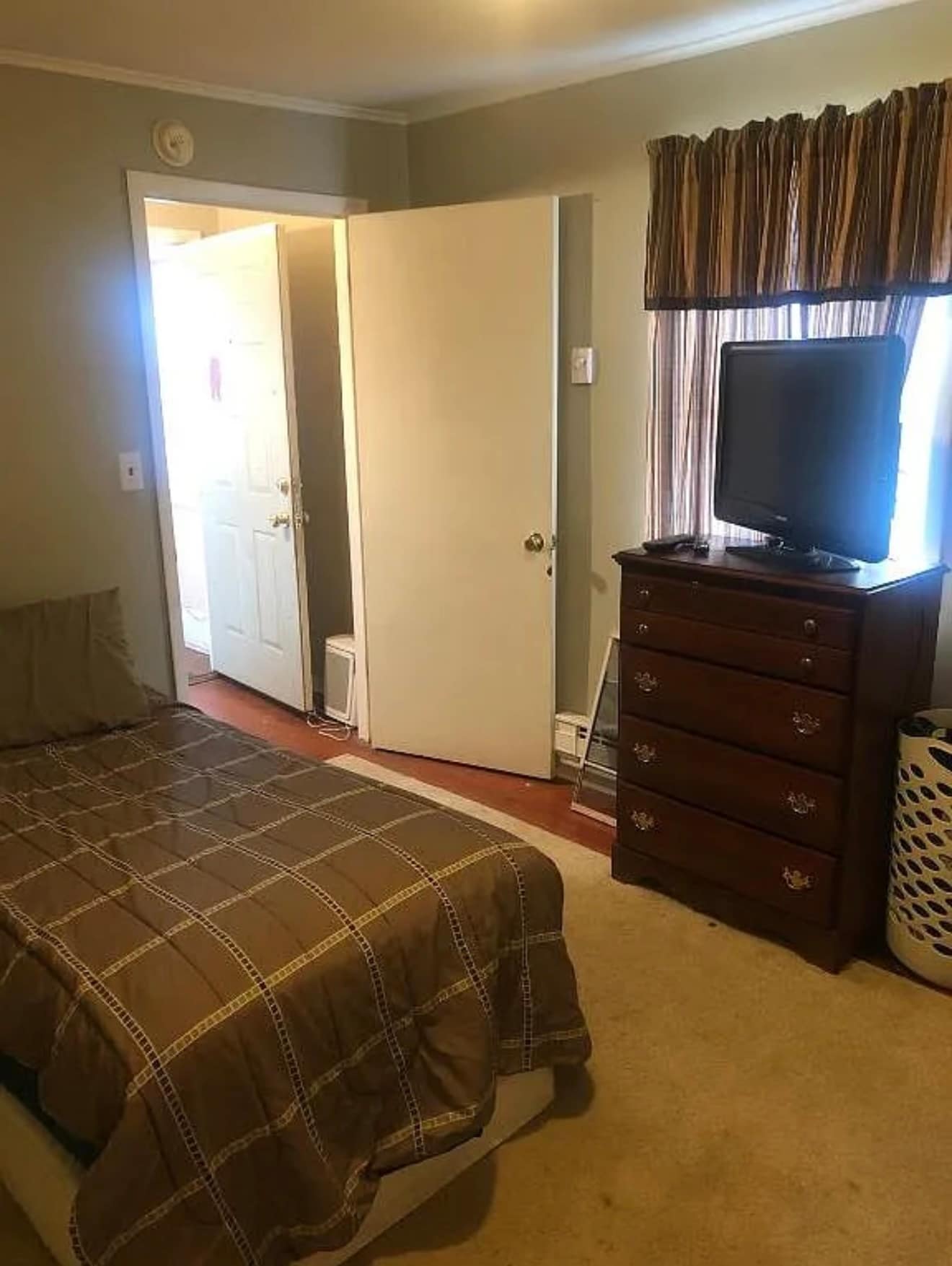 Building Photo - 93 Main St