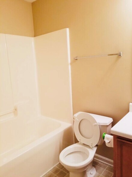 Building Photo - 4925 Sierra Way