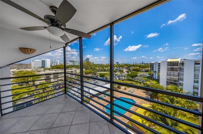 Building Photo - 20400 W Country Club Dr