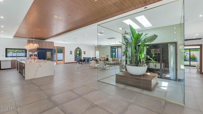 Building Photo - 5812 N 44th Pl