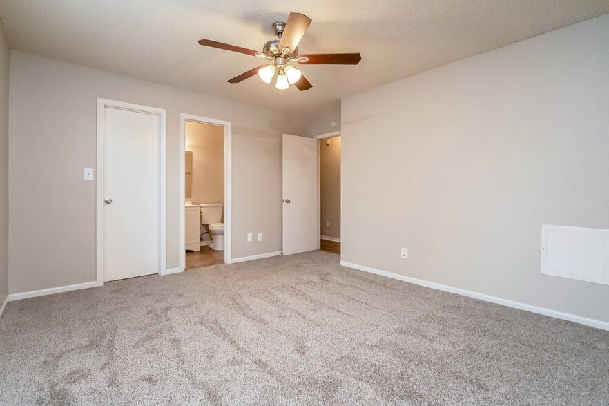 Building Photo - 6113 Longmeadow Dr