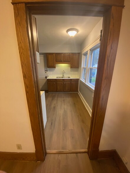 Building Photo - 1320 W 7th St