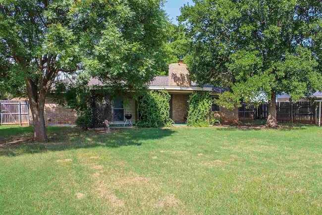 Building Photo - 4624 Trailwood Dr