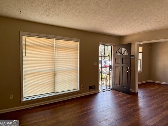 Building Photo - 2913 Horse Shoe Dr