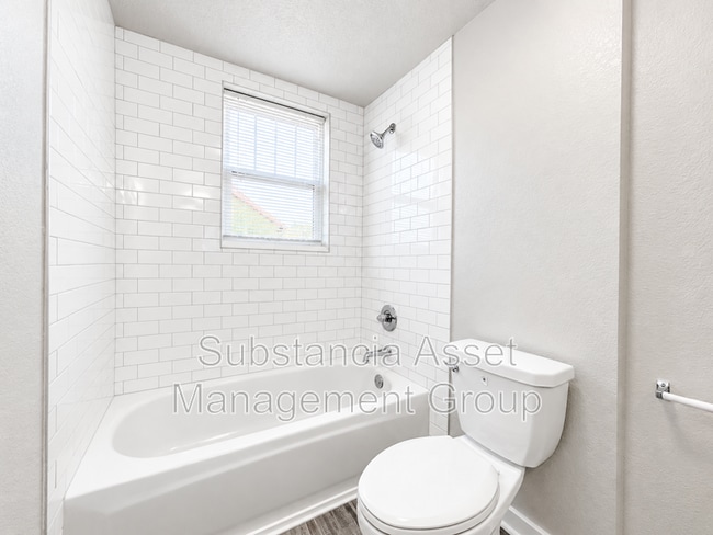 Building Photo - 727 Culbertson Dr