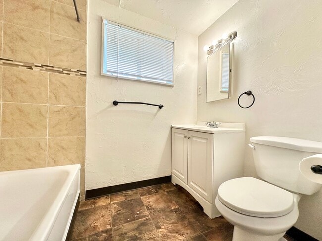 Building Photo - Charming 3-bed, 1-bath Duplex in Denver's ...