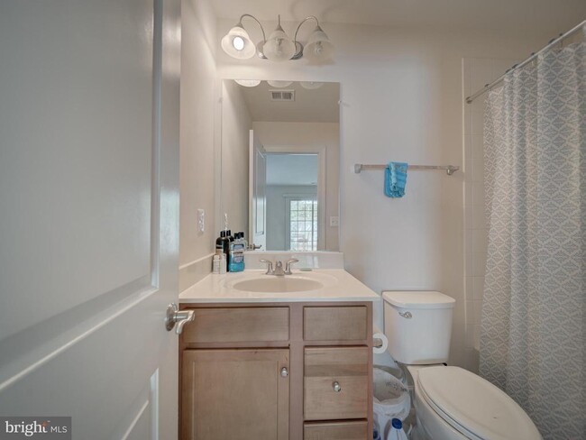 Building Photo - 8832 Englewood Farms Dr