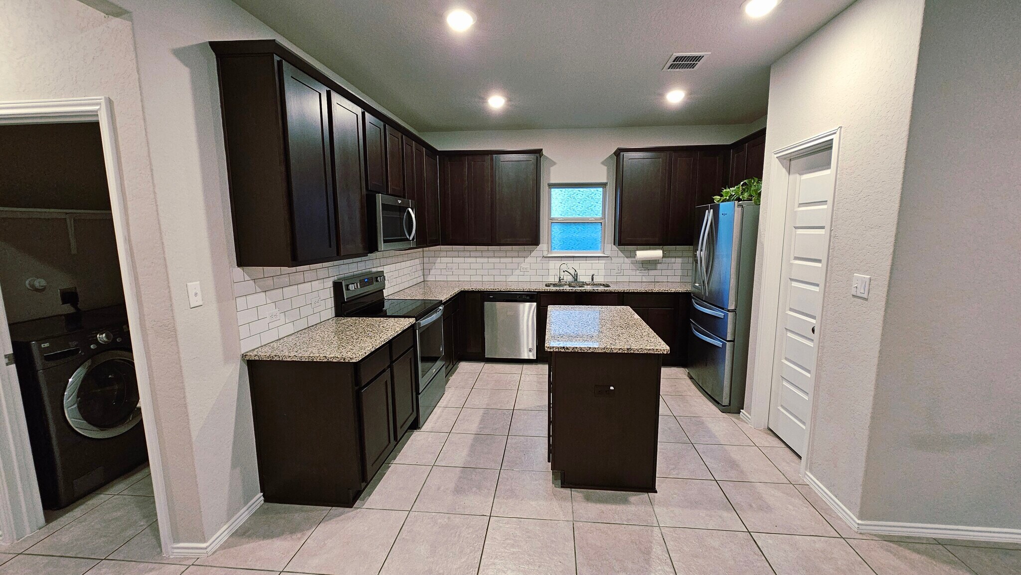 Building Photo - 7863 Abbey Pl