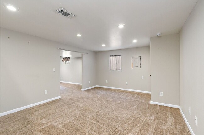 Building Photo - 1541 Moluf St
