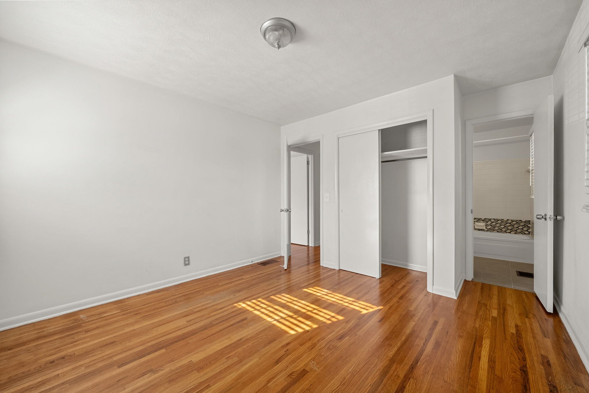 Building Photo - 4807 Jeffery Dr