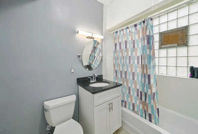 Building Photo - 2544 N Harding Ave