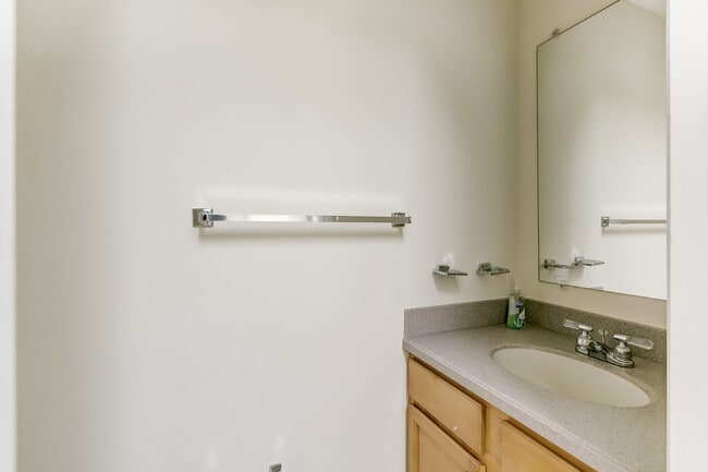 Building Photo - 138 Welcome Aly