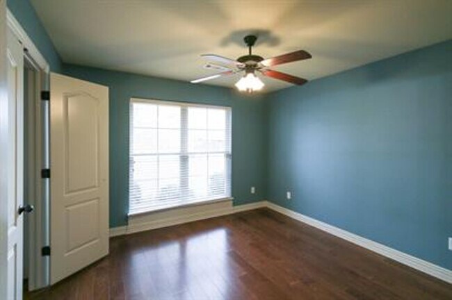 Building Photo - Gorgeous home in Bentonville!