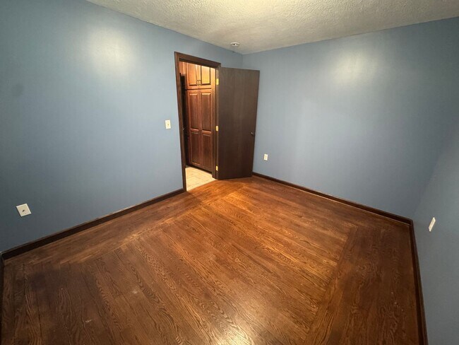 Building Photo - 242 S Market St