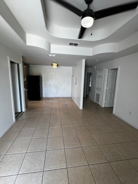 Building Photo - 3125 Valletta St
