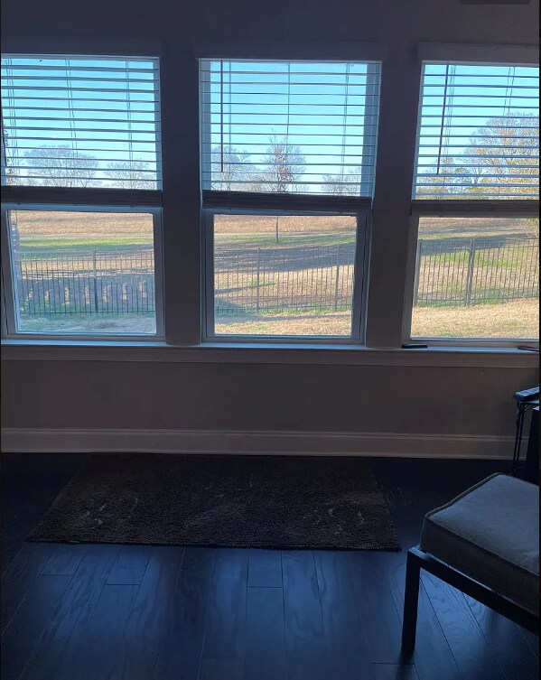 Building Photo - "Charming 3-Bedroom Retreat with 2 Baths and 1944 Sq. Ft. and fenced yard