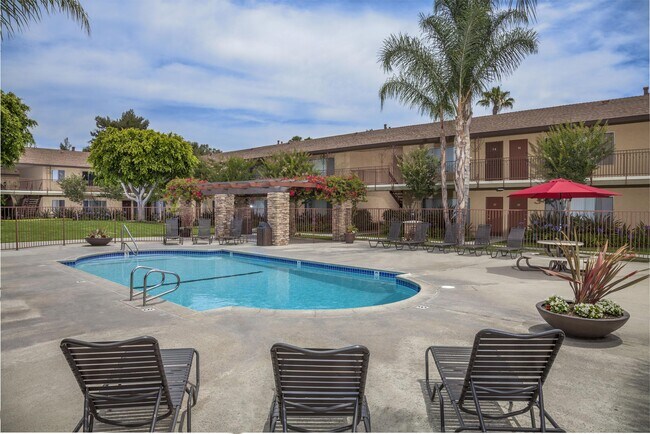 Building Photo - Fairway Village Apartments